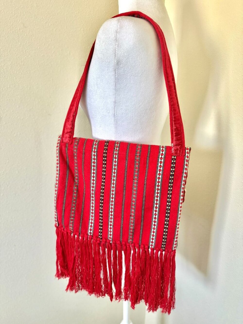 Vintage Mid Century Handmade Shoulder Bag In Red With Fringe Detail And Satin - Picture 7 of 8